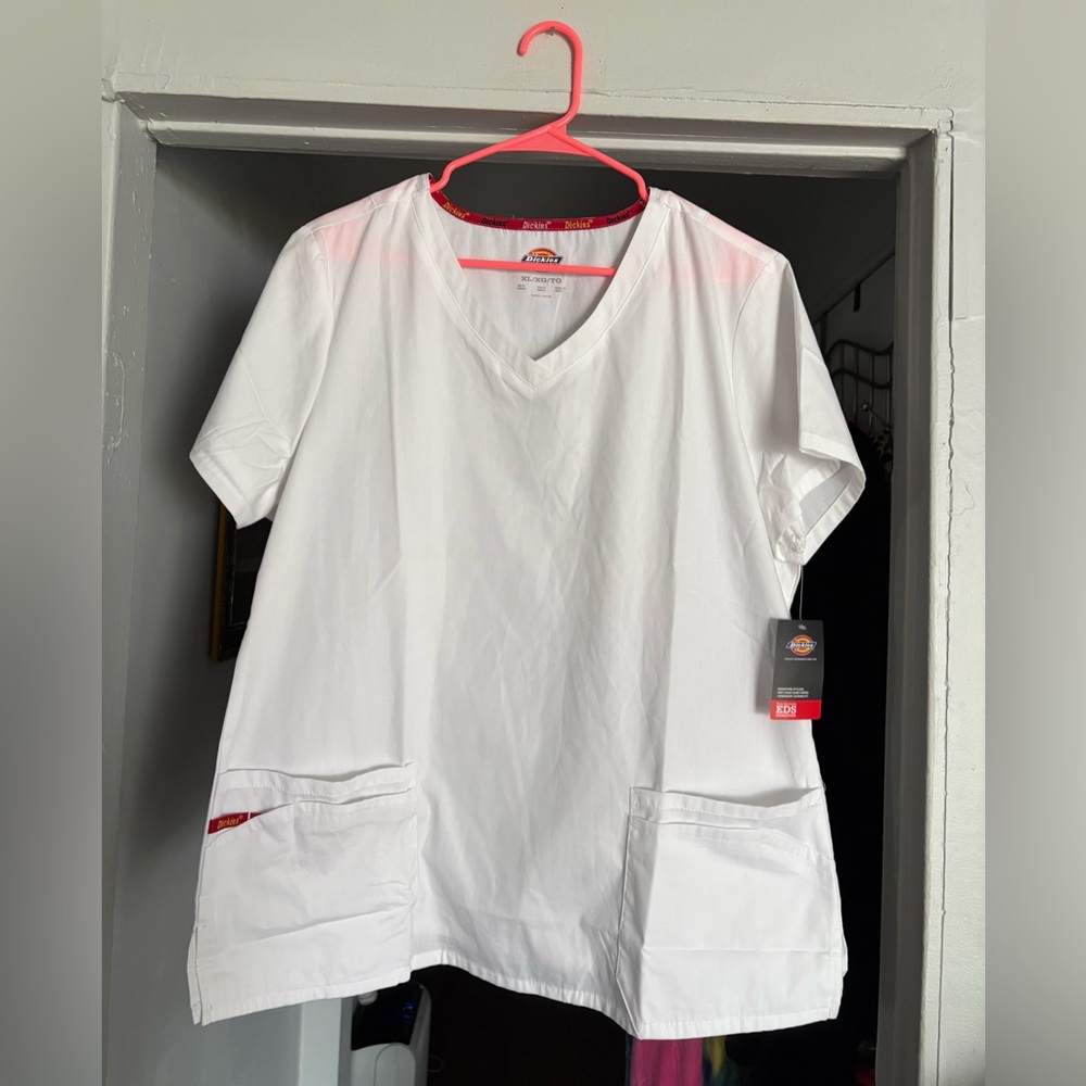 Dickies scrub top white size XL new with tags
